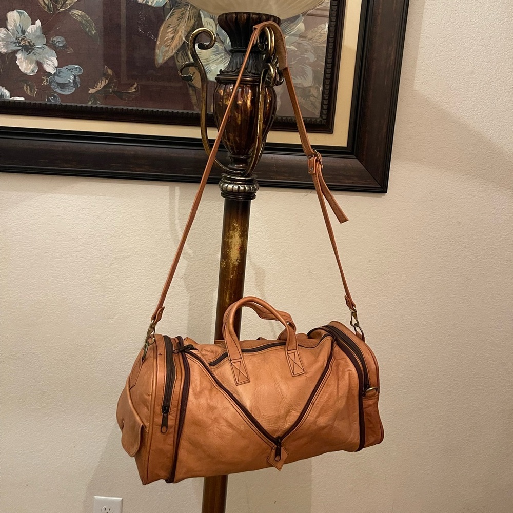 Vintage made in Colombia Genuine Leather please check all picture of condition - Picture 3 of 17